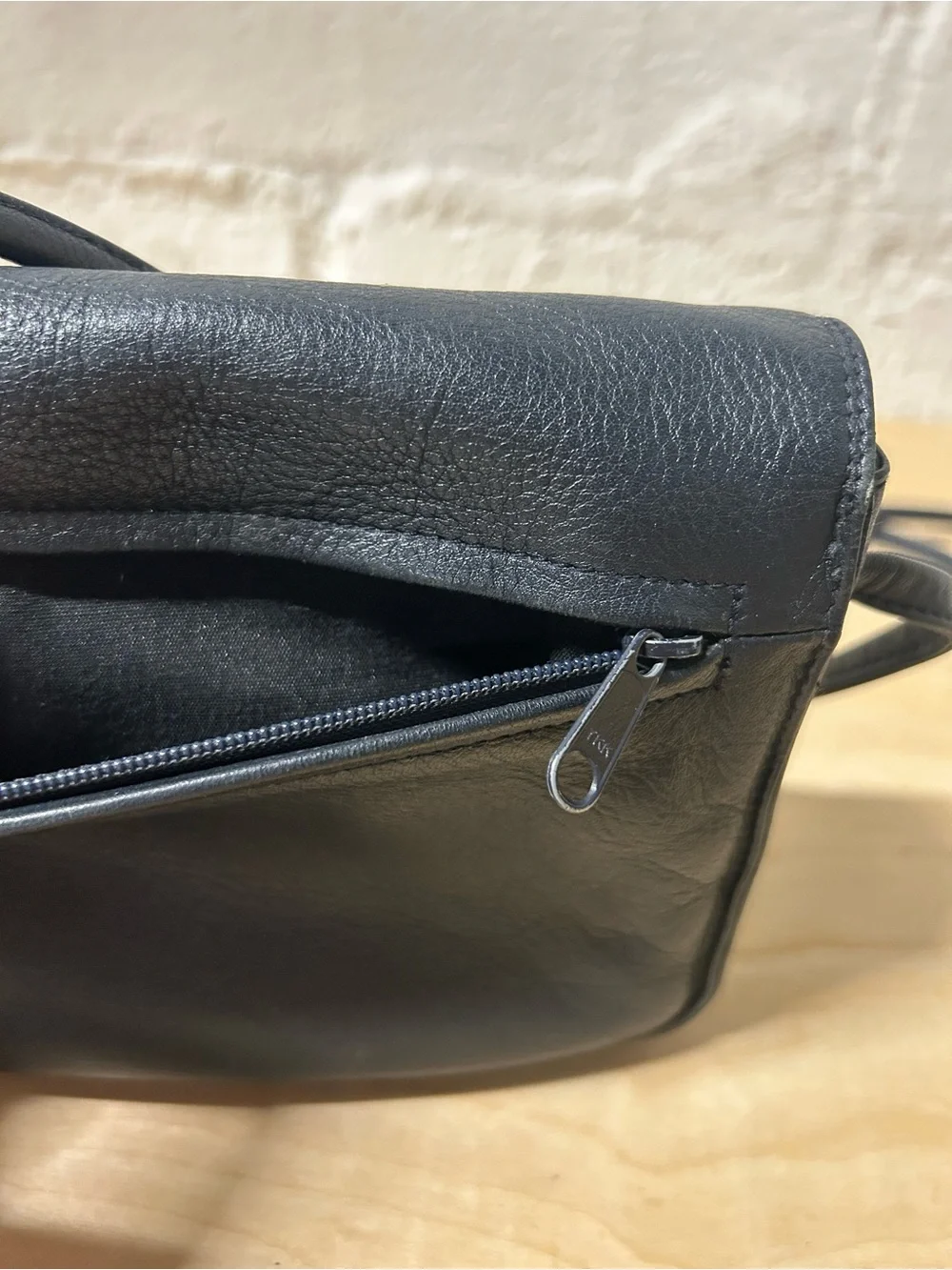 Vintage Tula Classic Small Black Leather Crossbody Shoulder Bag c1990s, EUC